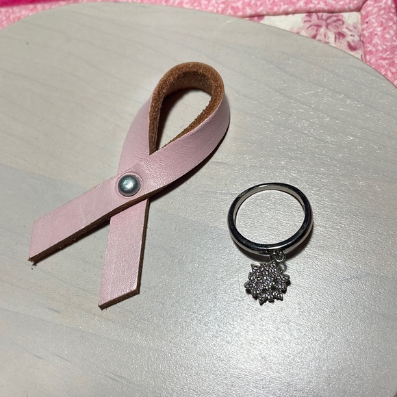 Dangling Snowflake Size 7 1/2 Ring - Picture 2 of 3